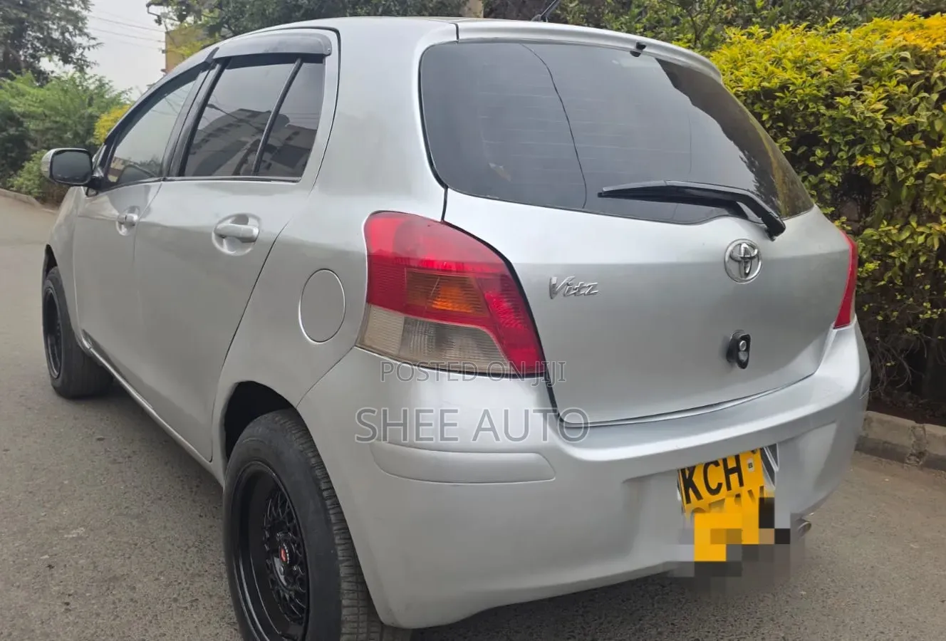 Toyota Vitz 2008 Gray