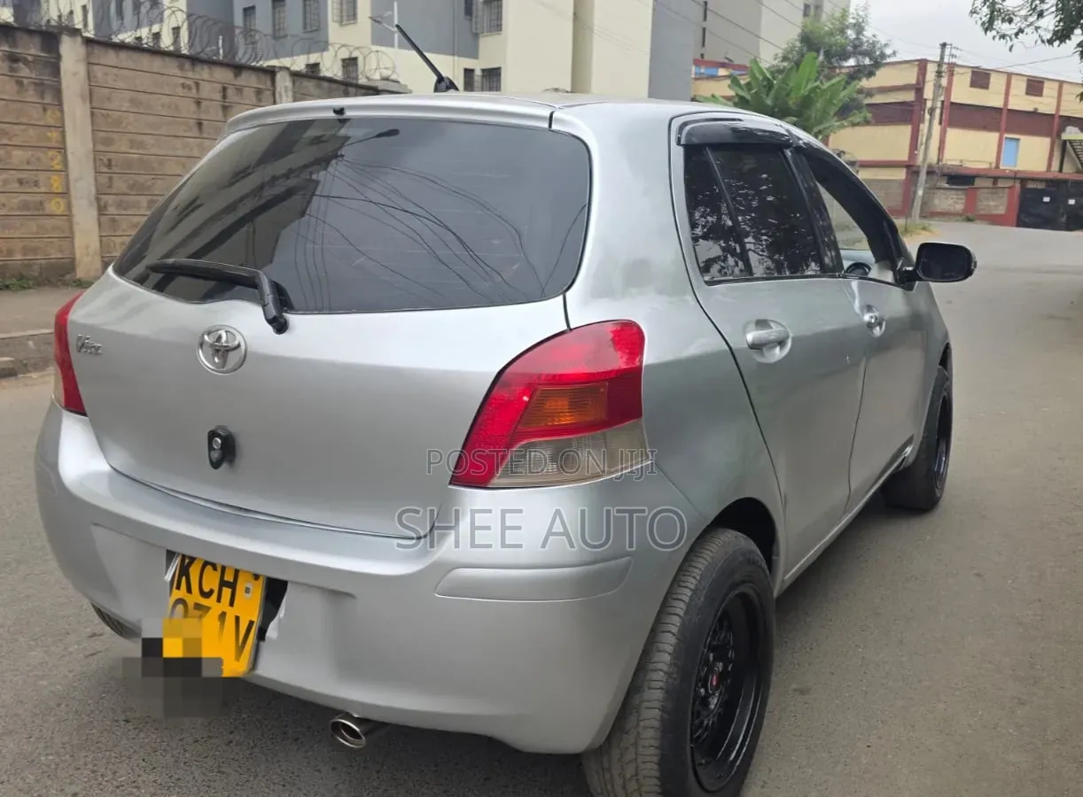 Toyota Vitz 2008 Gray