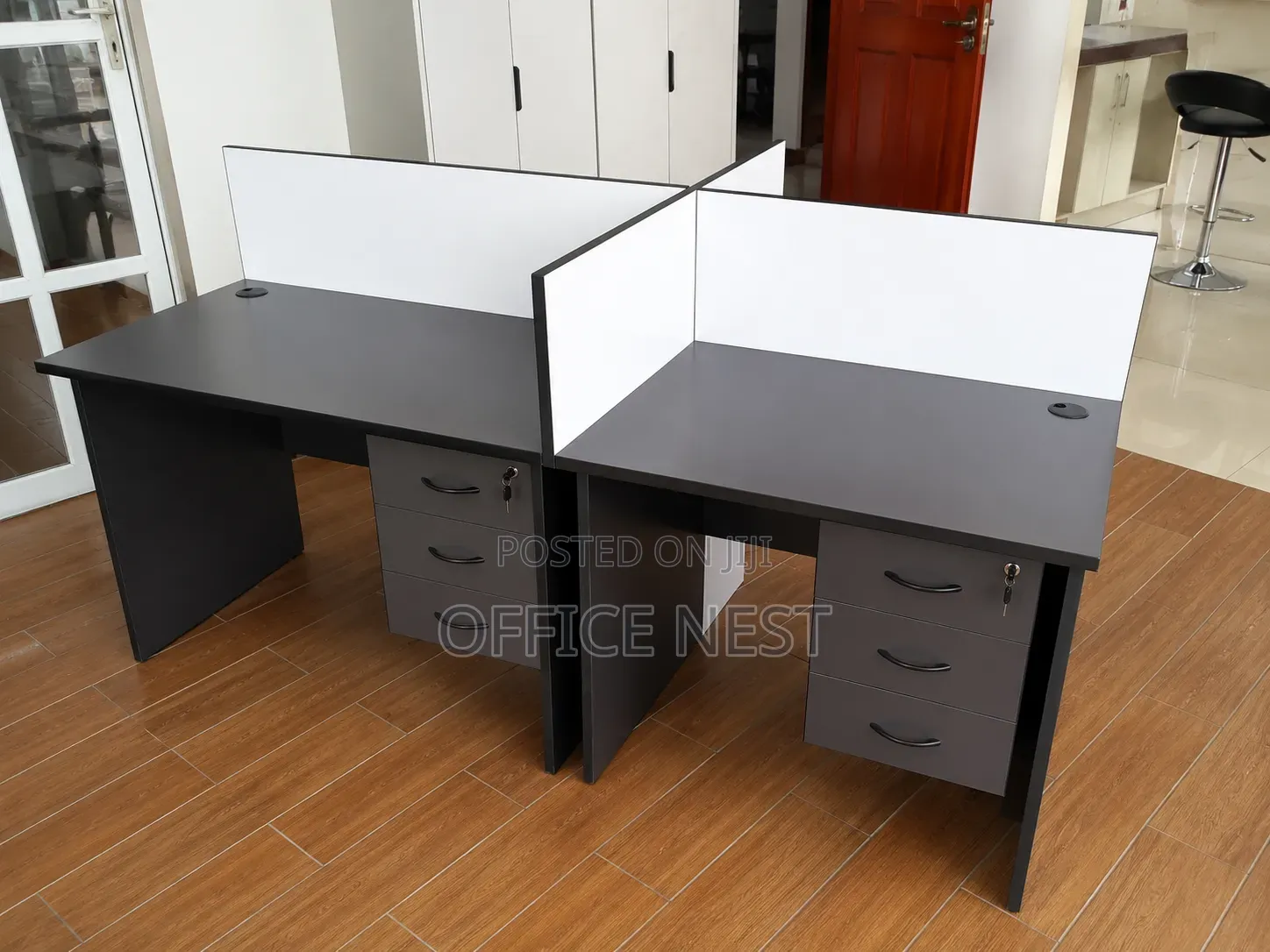 4-Person Office Workstation Desk With Drawers