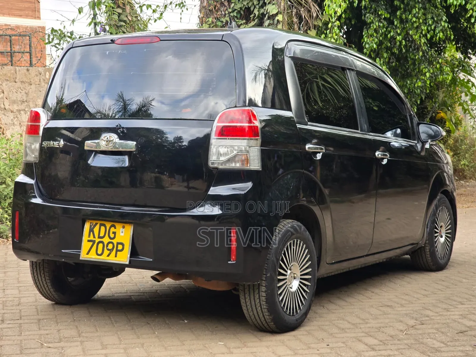 Toyota Spade 2014 Black