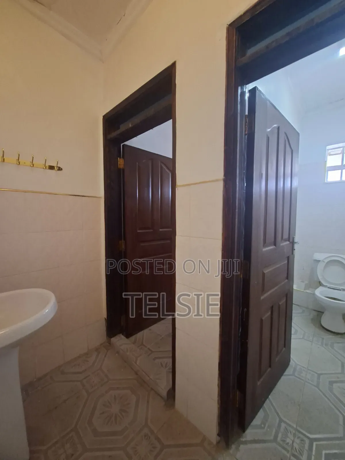 4bdrm Maisonette in Mwananchi, Gateway Mall Area for rent