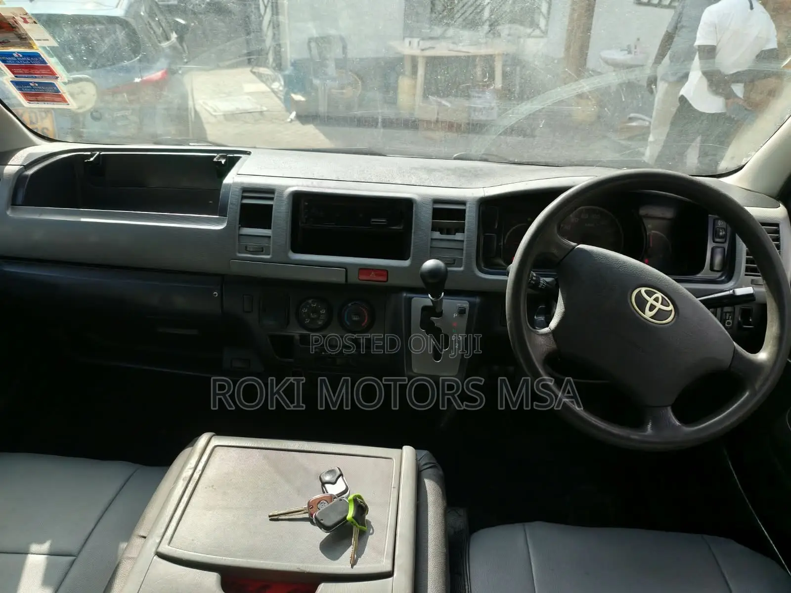 Toyota HiAce 2010 Silver