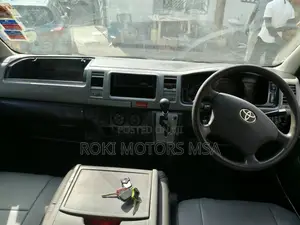 Toyota HiAce 2010 Silver