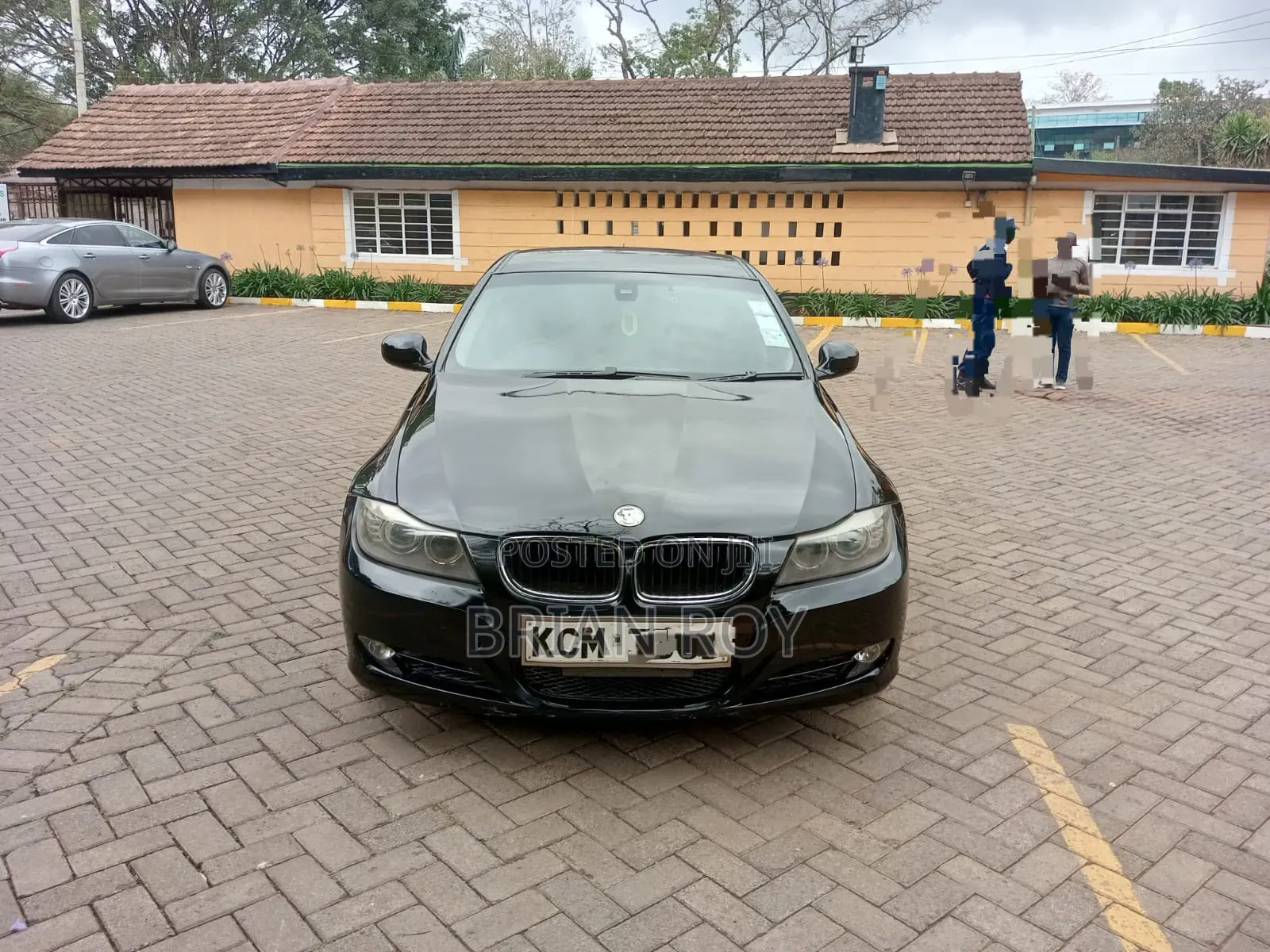BMW 318i 2010 Black