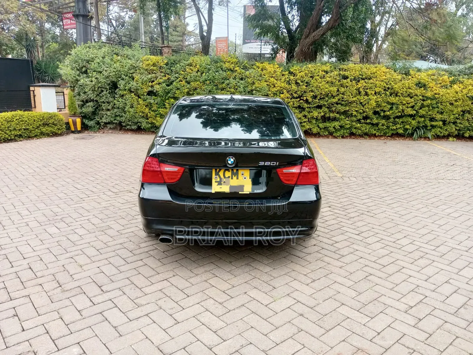 BMW 318i 2010 Black