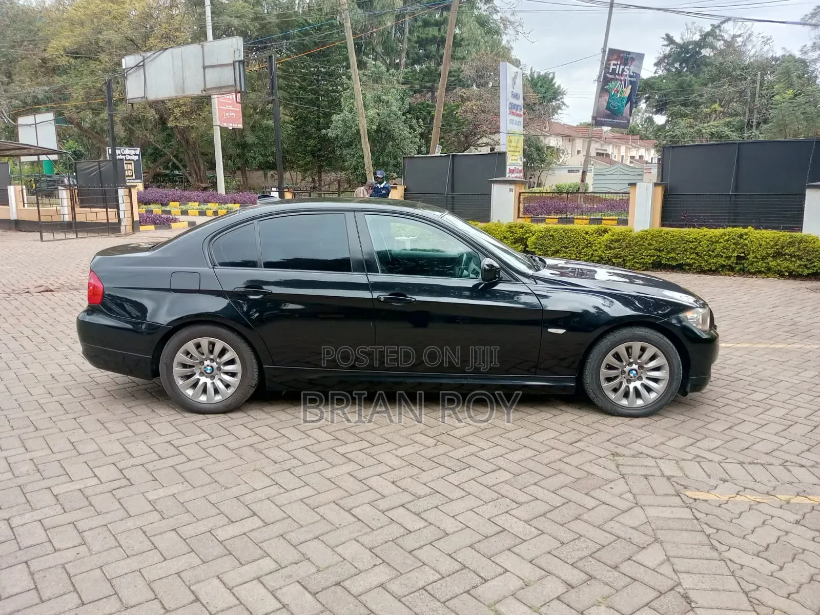 BMW 318i 2010 Black