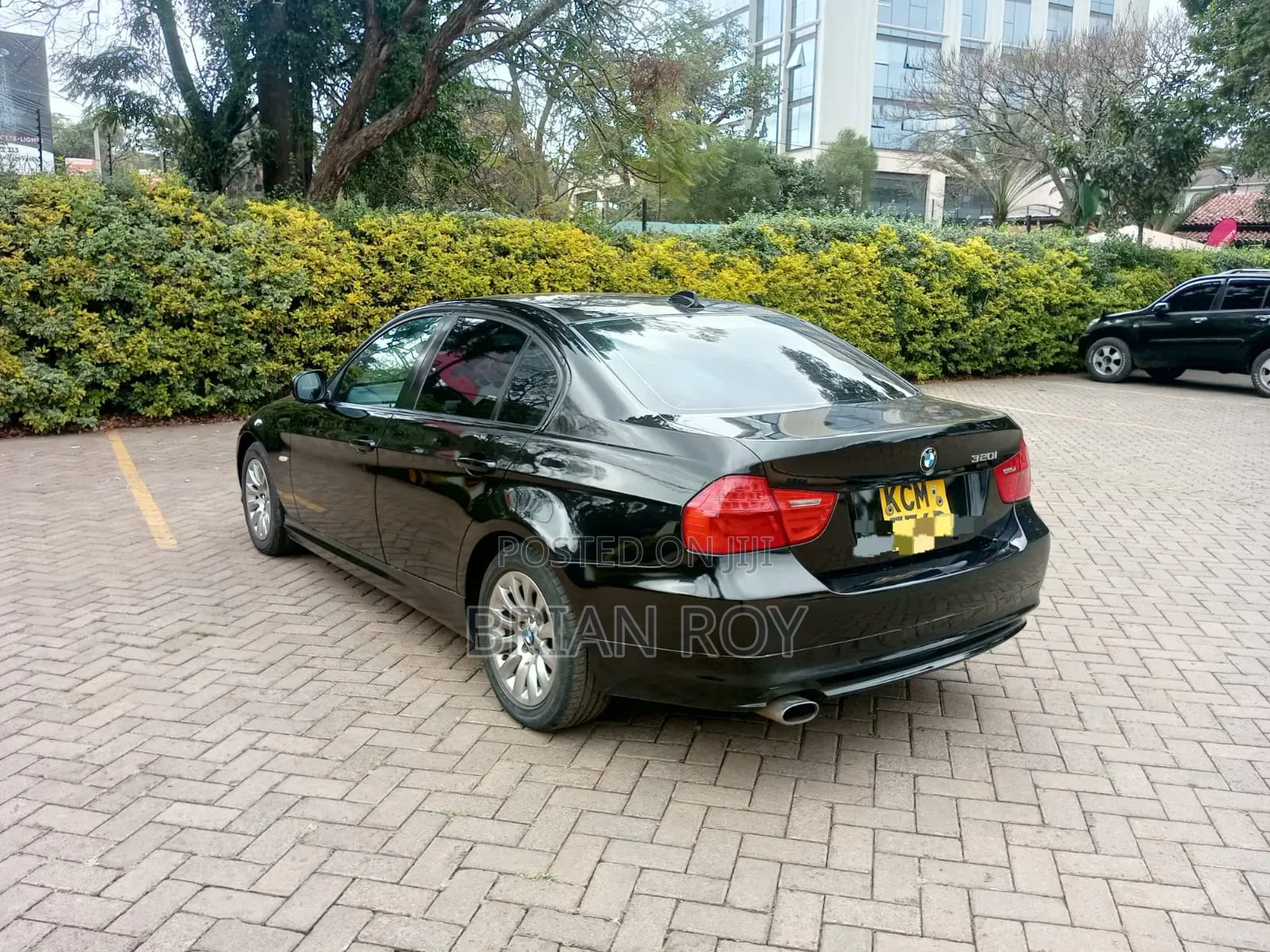 BMW 318i 2010 Black