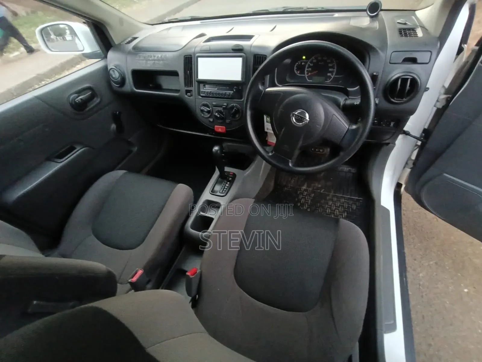 Nissan Advan 2014 White