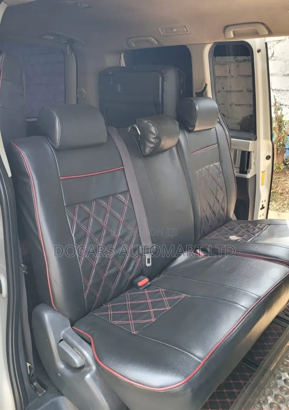 Toyota Noah 2012