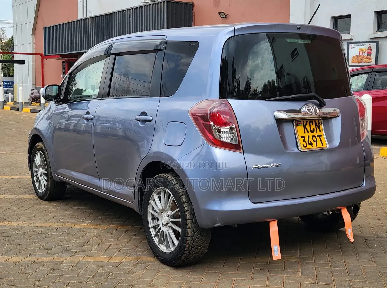 Toyota Ractis 2010 Blue