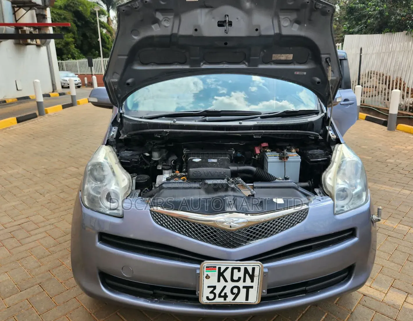 Toyota Ractis 2010 Blue