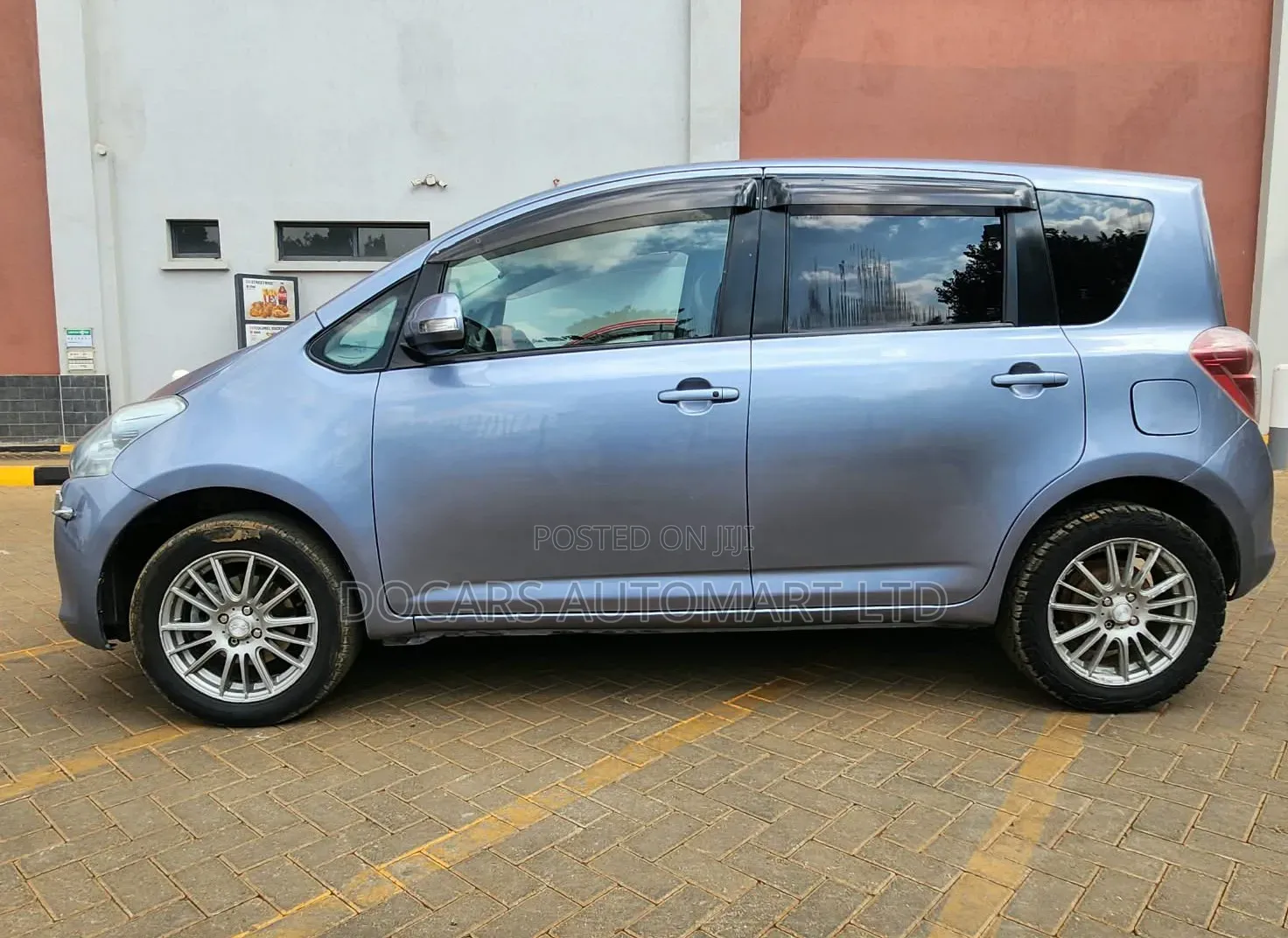 Toyota Ractis 2010 Blue