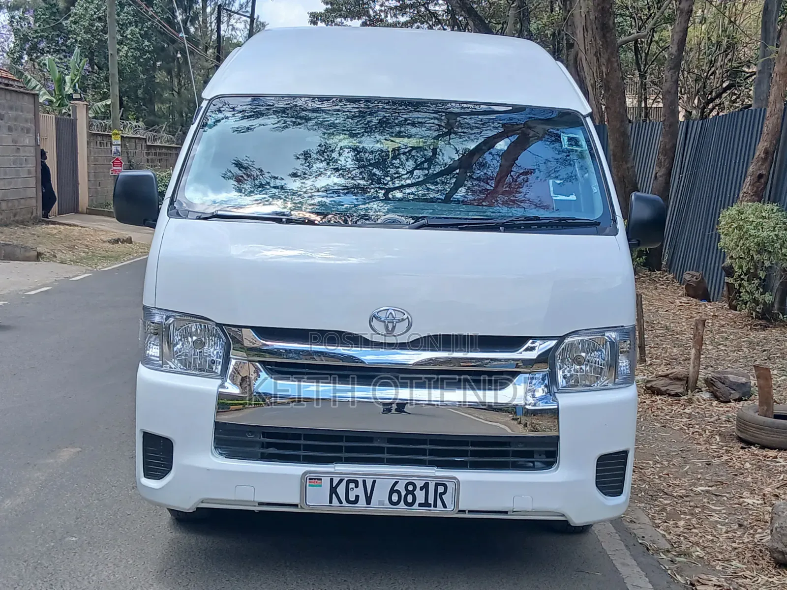 Toyota HiAce 2019 White