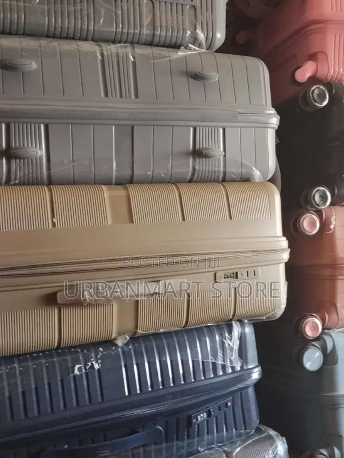 68cm Large Rubber Suitcase With 360° Spinning Wheels