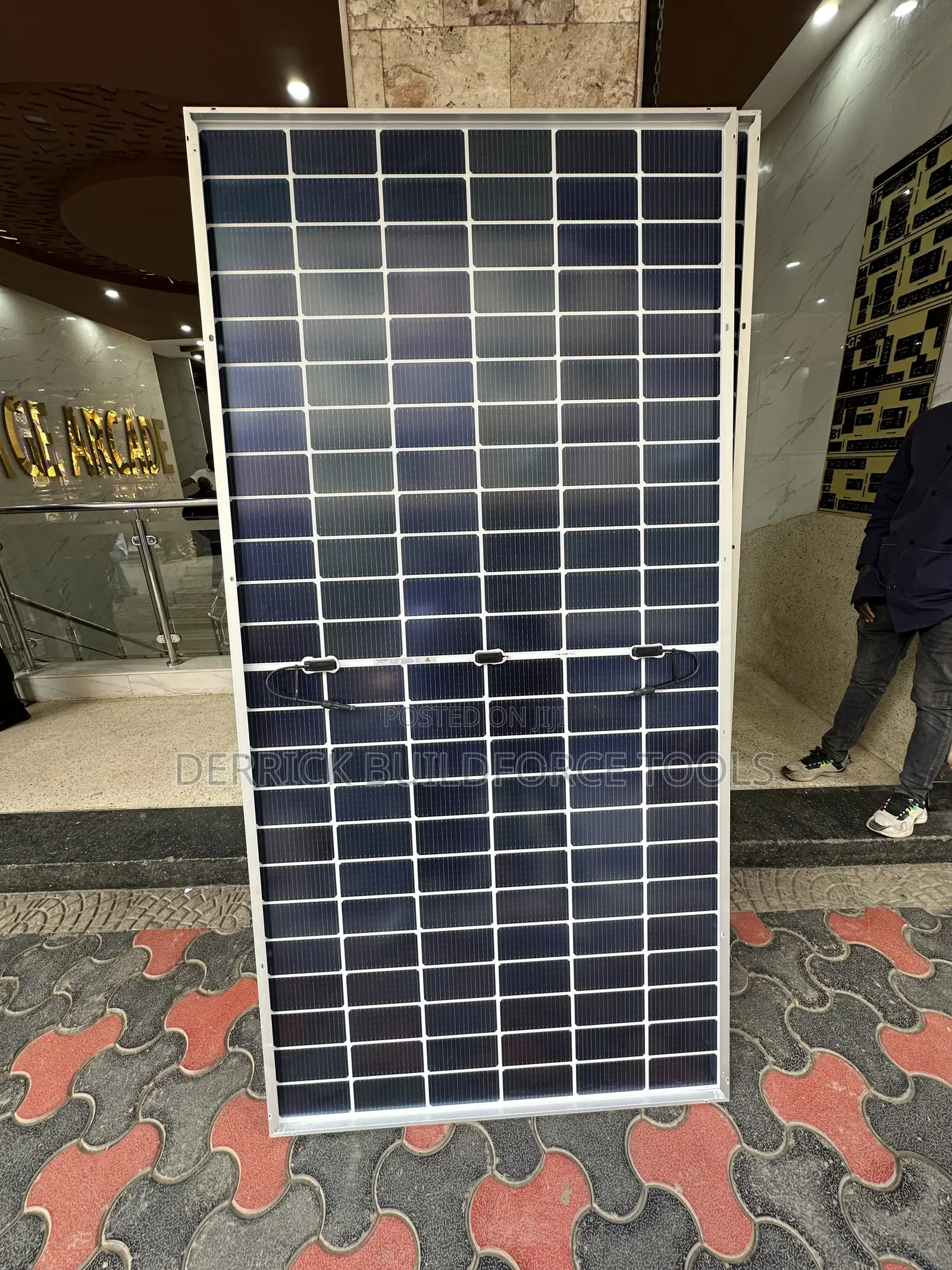 Solar Nyumbani Bifacial Monocrystalline 590w Solar Panel