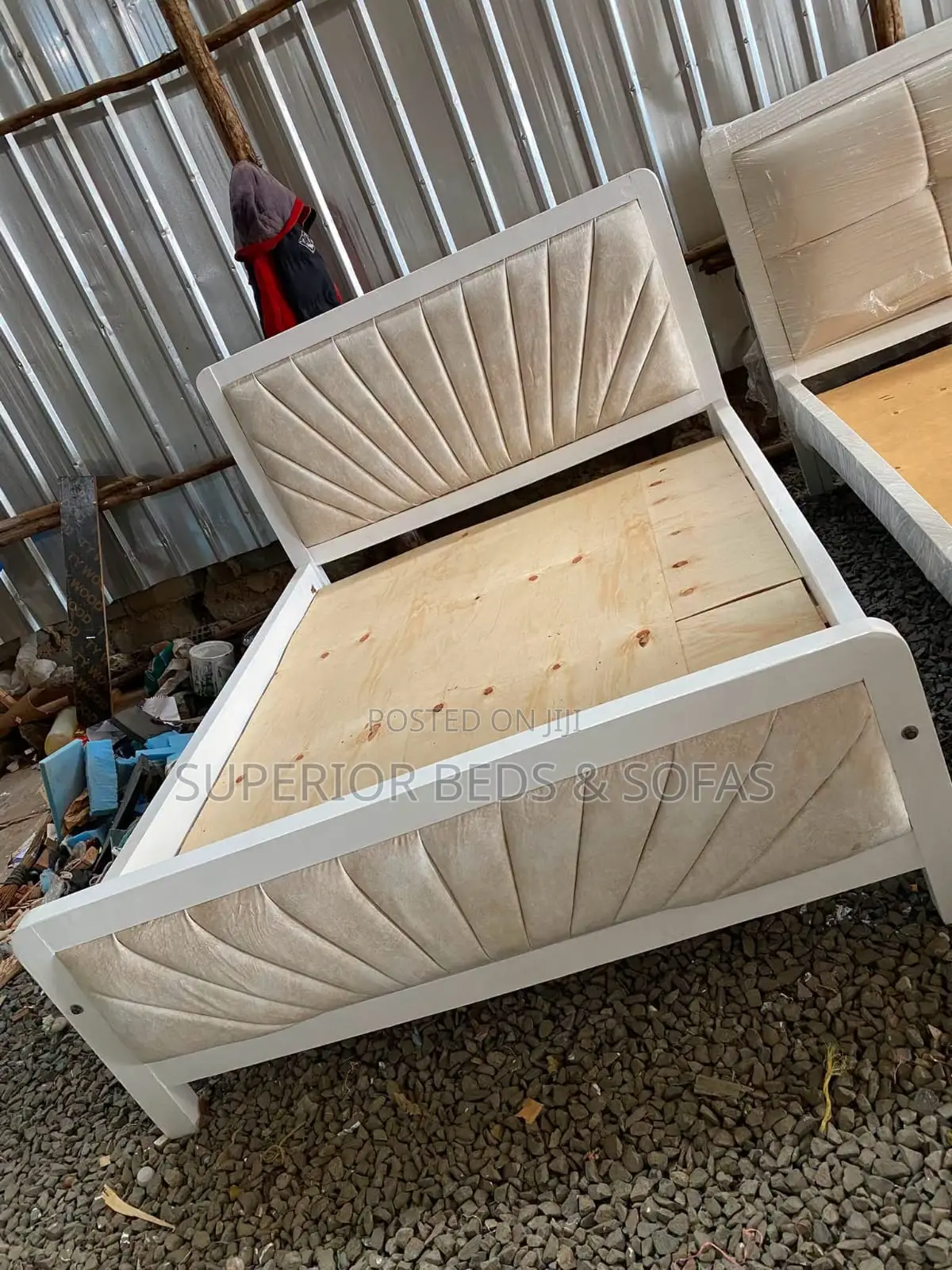 5x6 Cream Sunburst Mocket Bed