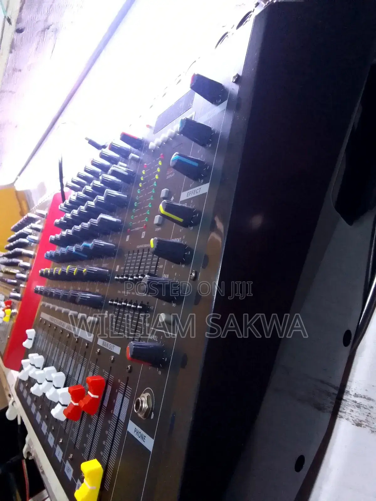 MAX 8 Channel Powered Mixer