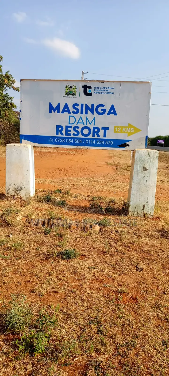 Kivaa,masaku Shopping Centre Alomg Kanyonyo Embu Road