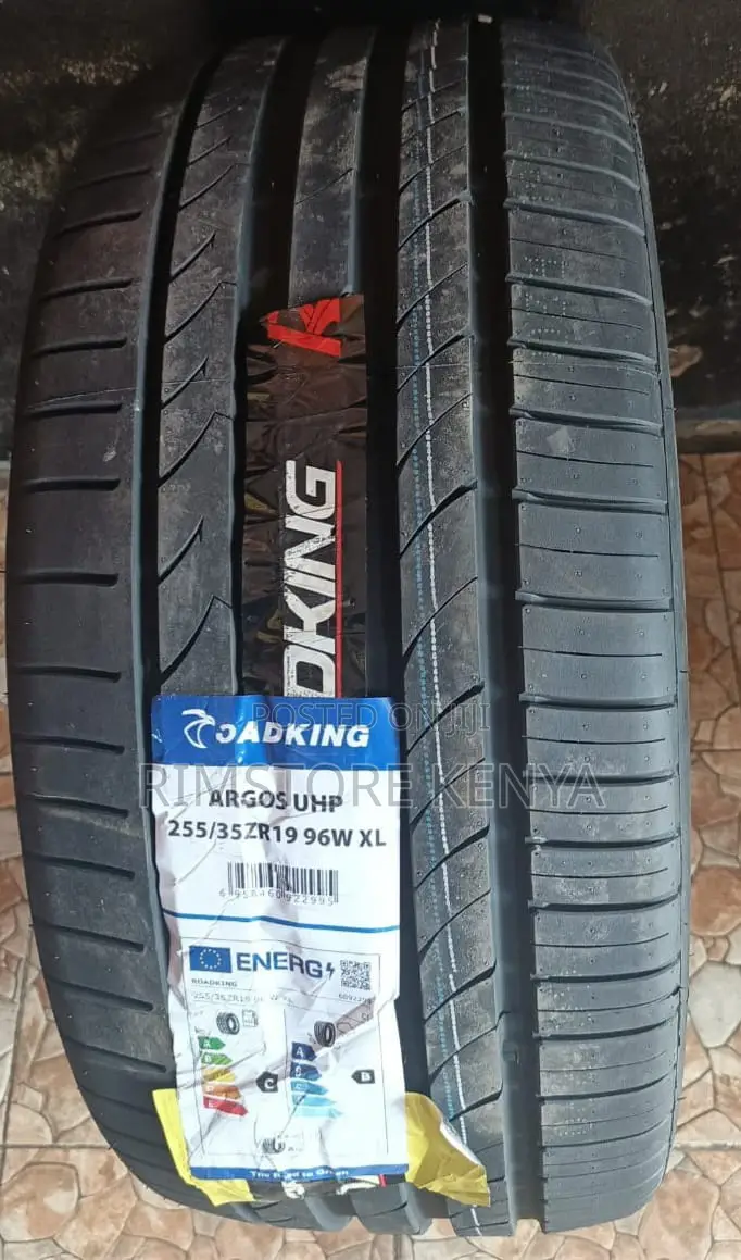 Roadking 255/35/19 Tyre.