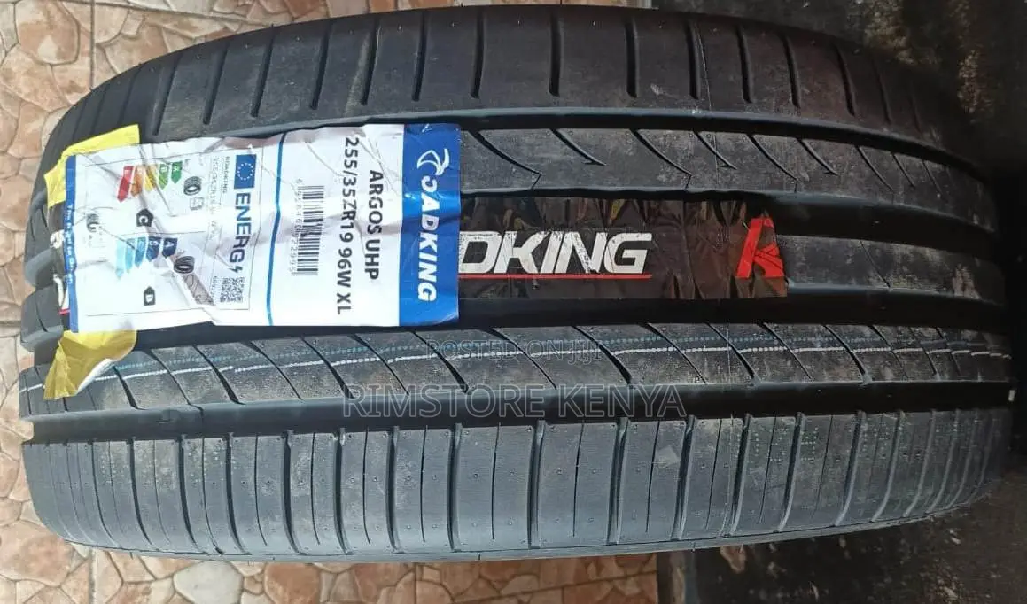 Roadking 255/35/19 Tyre.