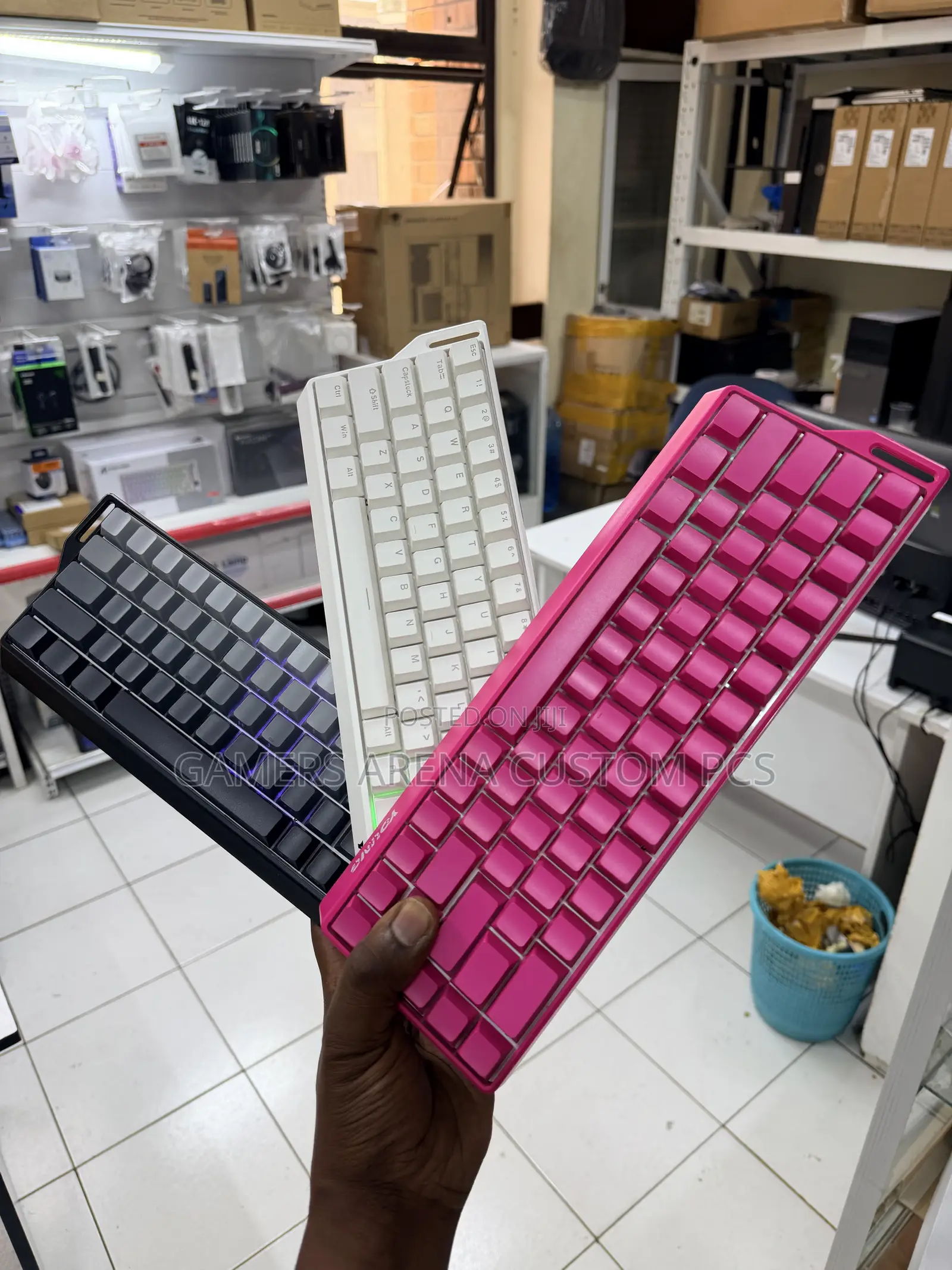 YOUNG – 65% Tri-Modes RGB Hotswap Mechanical Gaming Keyboard