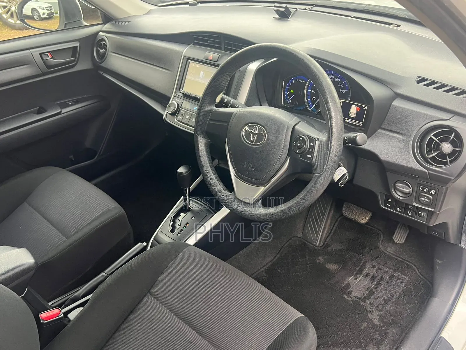 Toyota Corolla Fielder 1.5 Hybrid FWD 2019 White