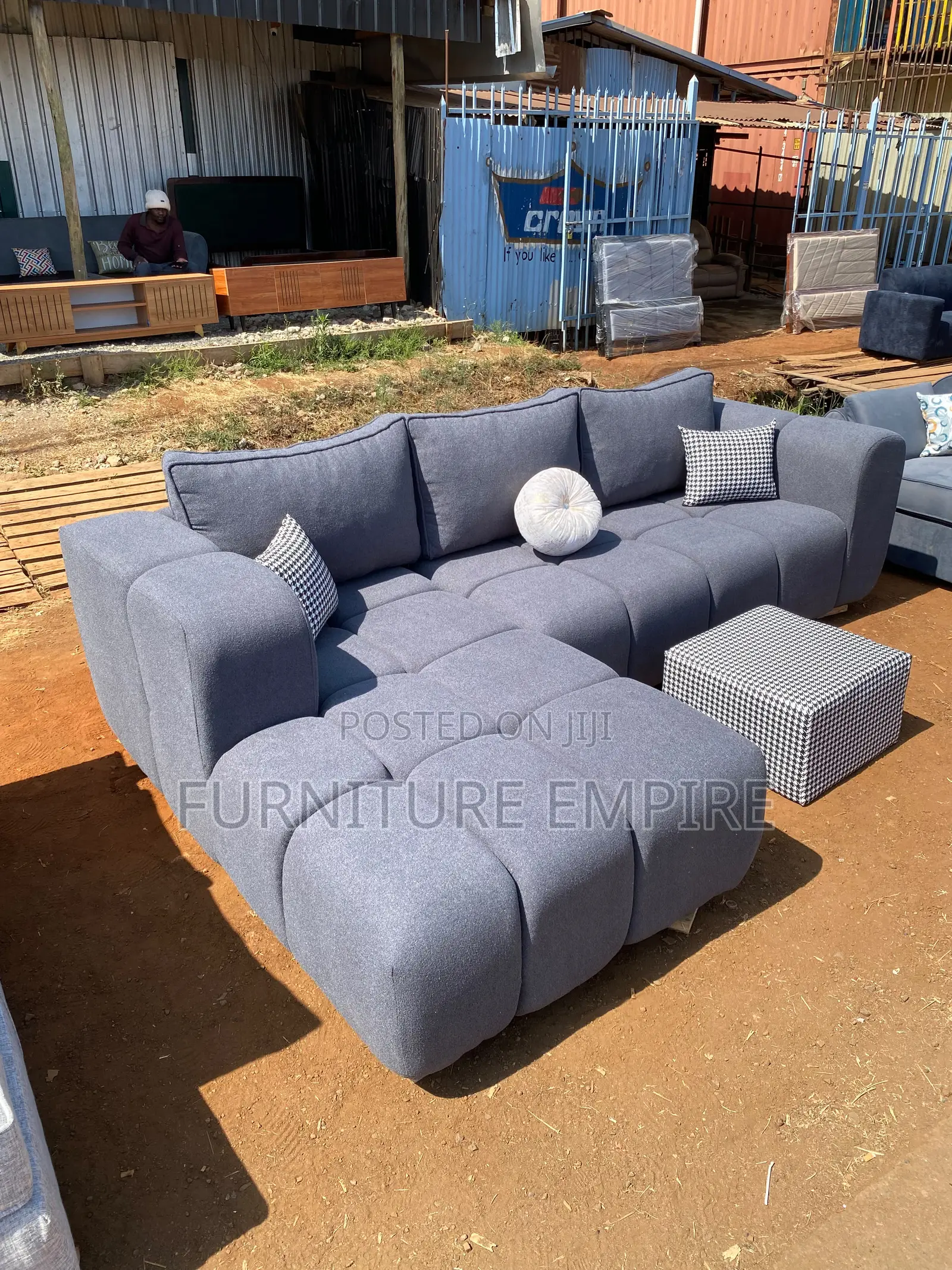 6 Seater L‐Shaped Grey Bubble Sofa