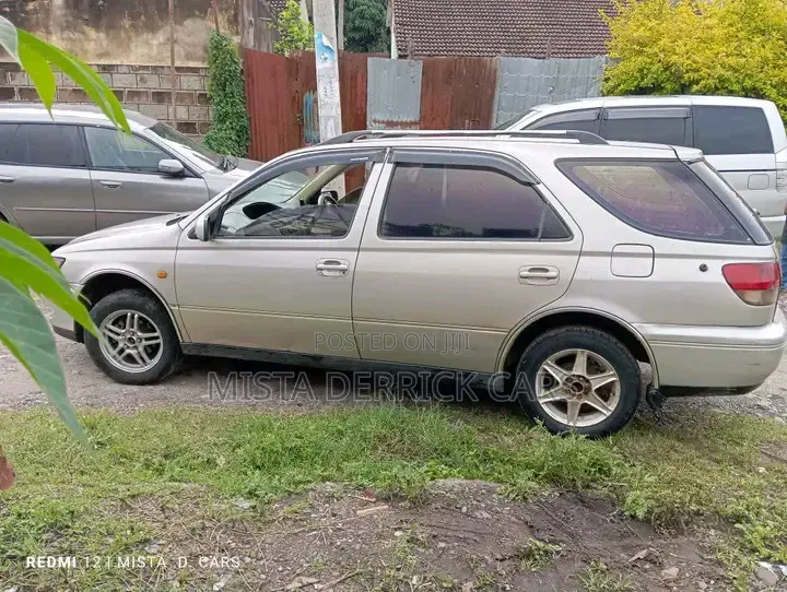 Toyota Vista 2000 Silver