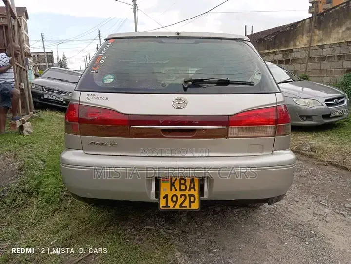 Toyota Vista 2000 Silver