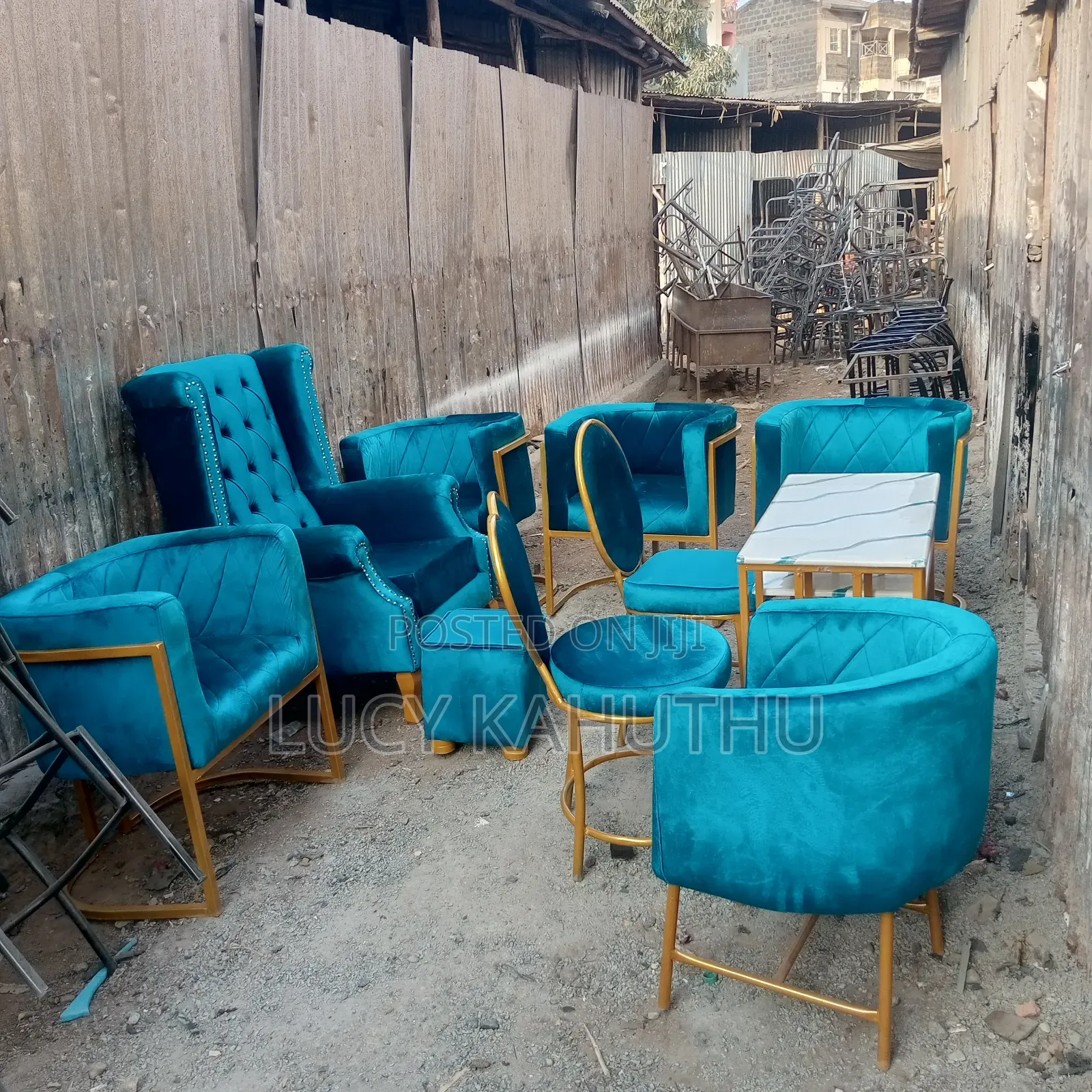 Mixed Salon Equipment of Table Chairs and Stylish Chairs