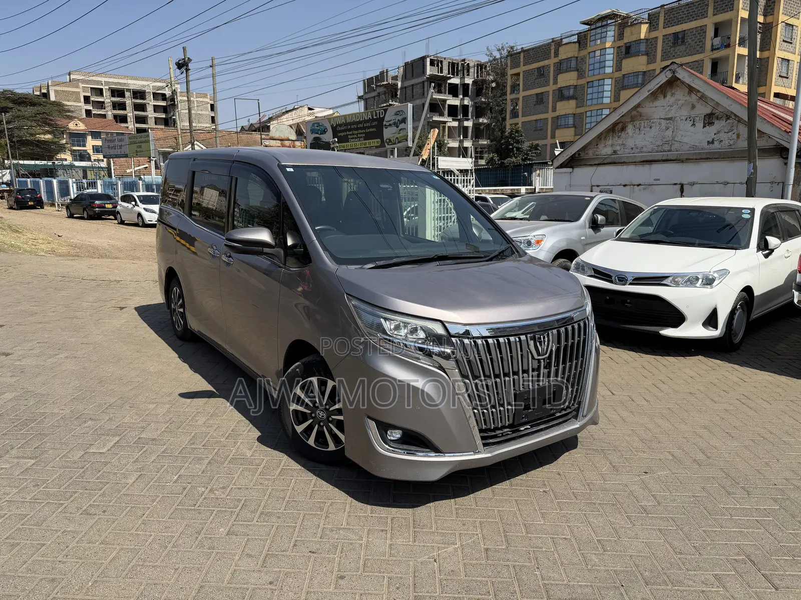 Toyota Esquire 2.0 FWD (7 seater) 2019 Gold