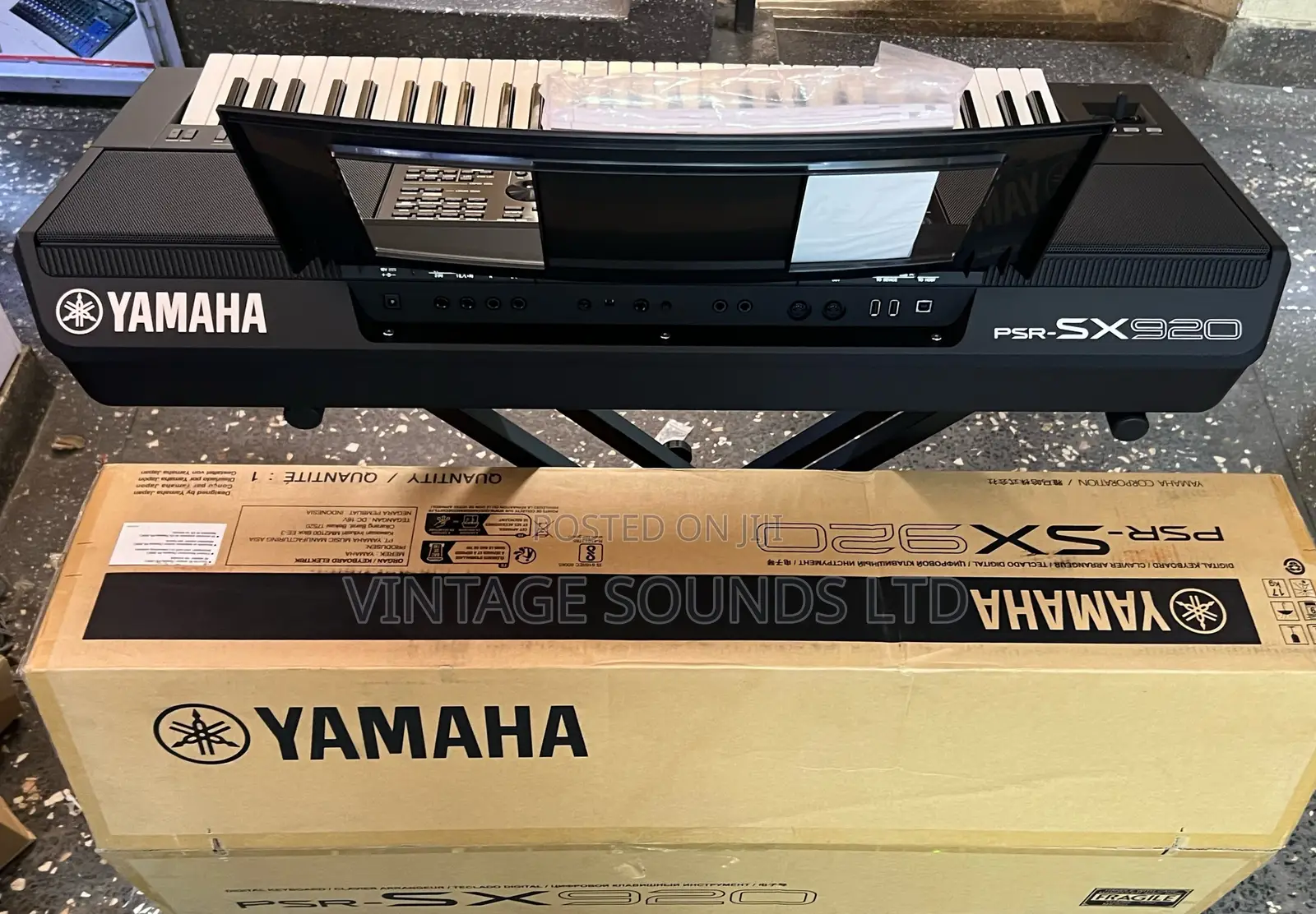 Yamaha PSR-SX920 61-Key Professional Arranger Workstation Keyboard