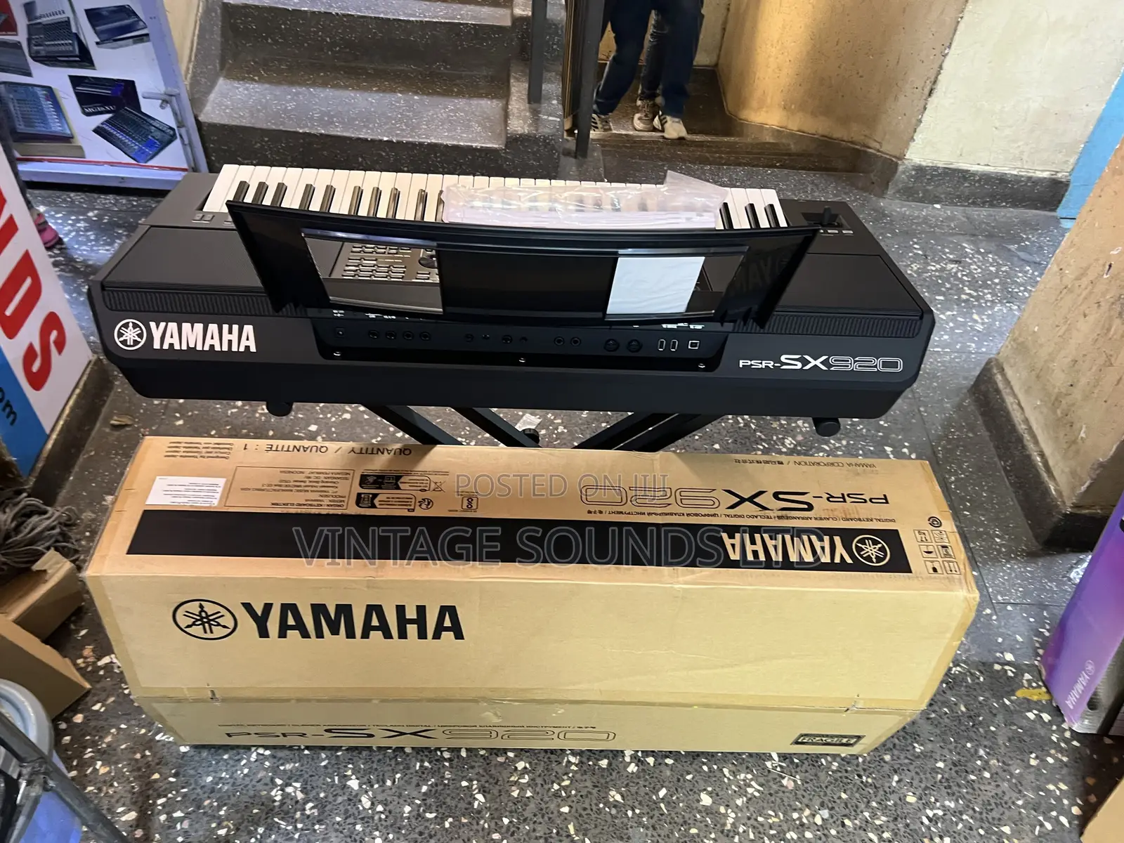Yamaha PSR-SX920 Professional Electronic Performance Keyboard