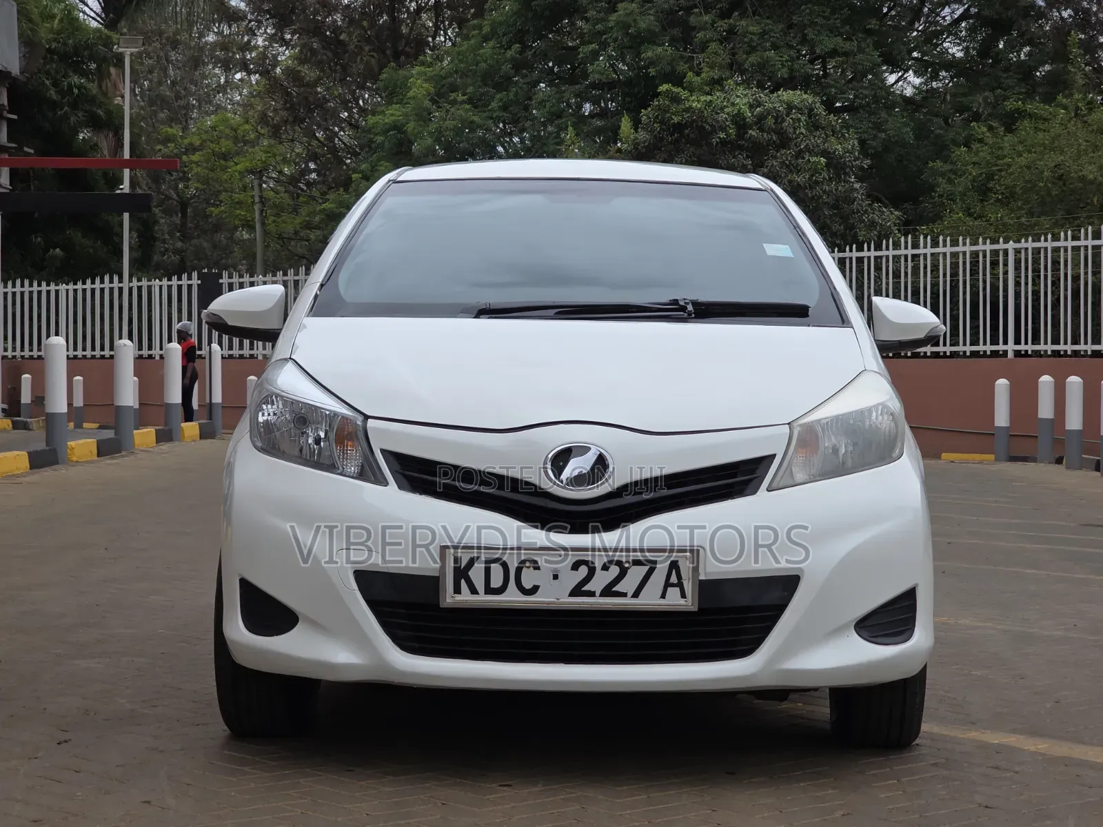 Toyota Vitz 2013 White