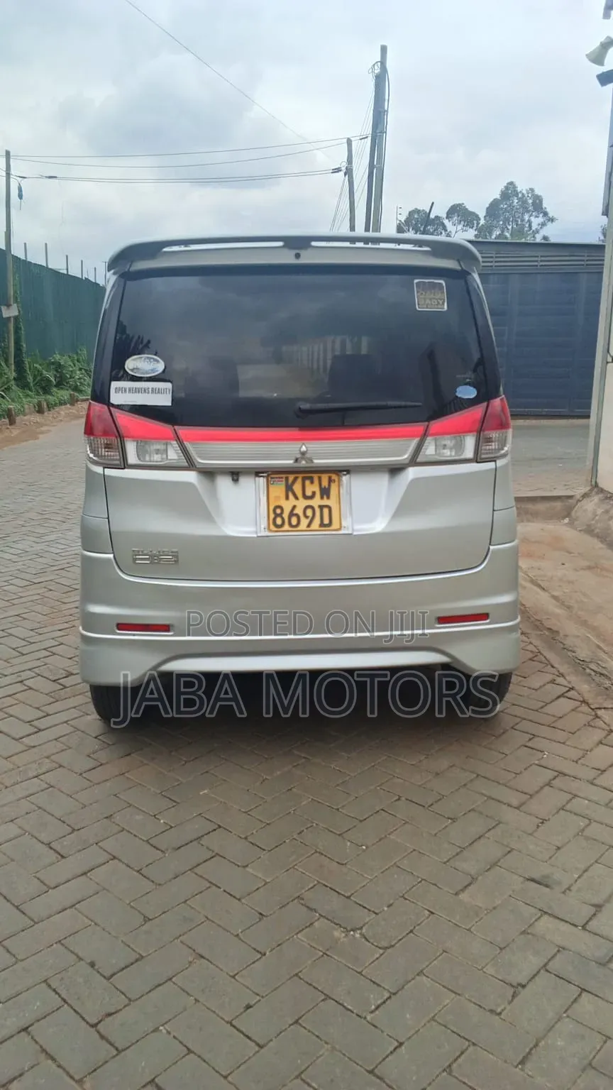 Mitsubishi Delica 2012 Silver