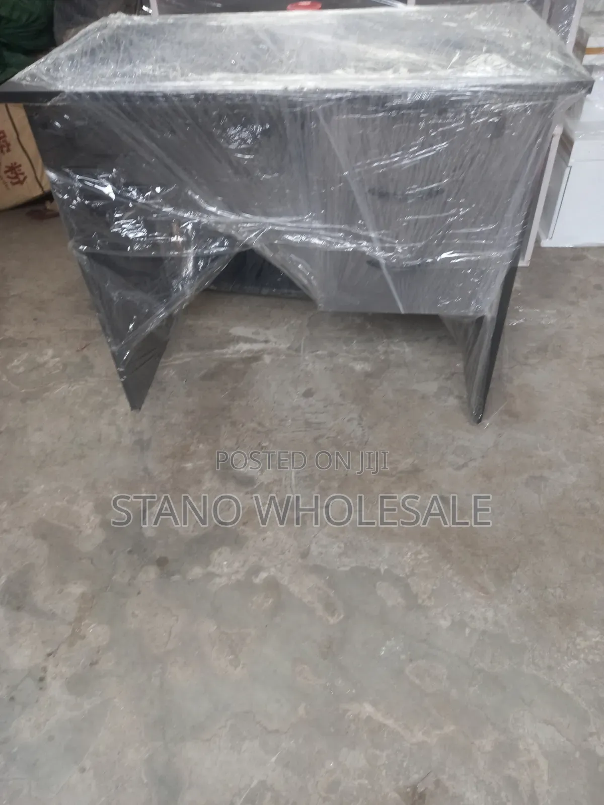 0.9m Grey Office Desk