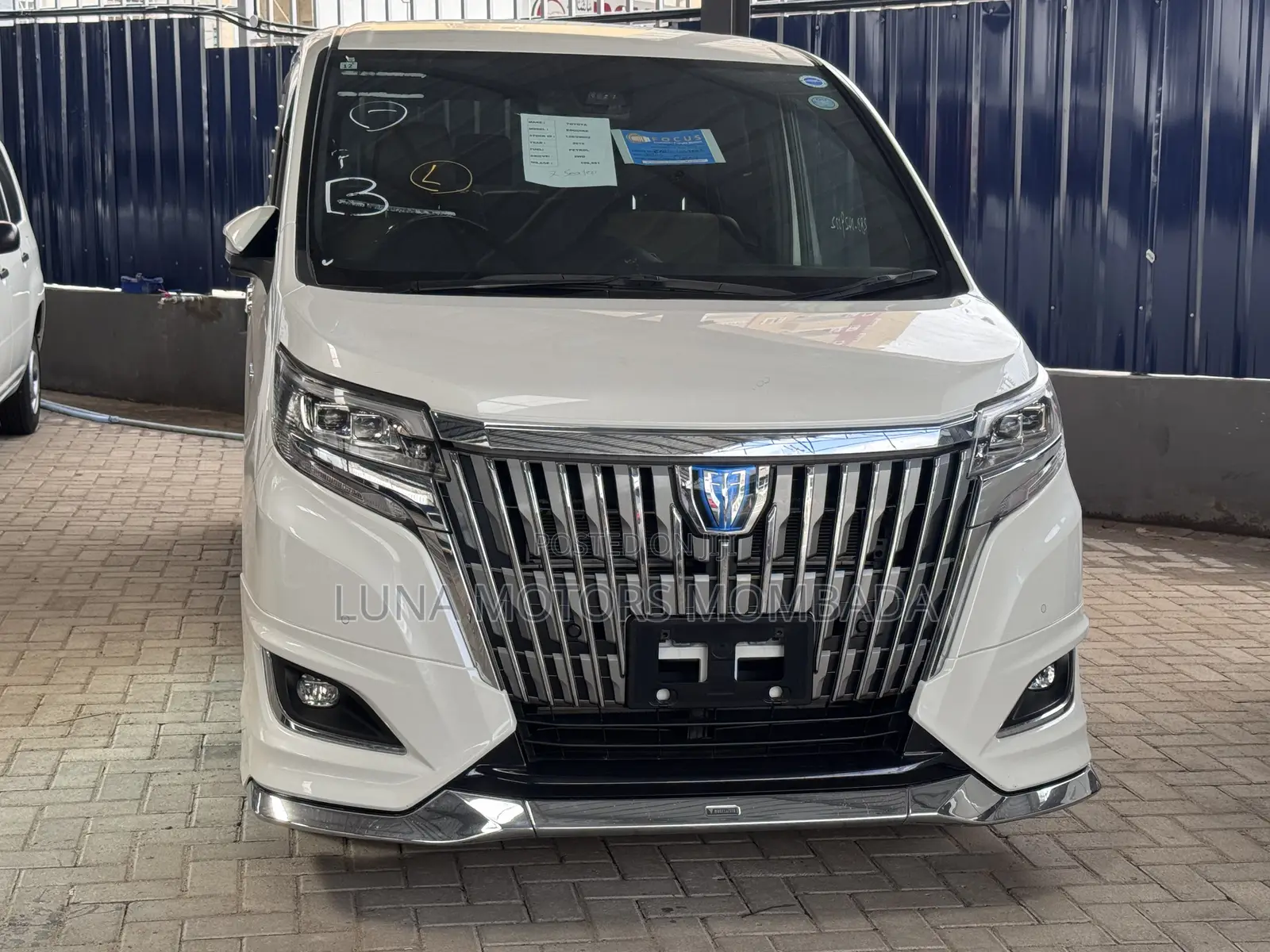 Toyota Esquire 2.0 AWD (7 seater) 2019 White