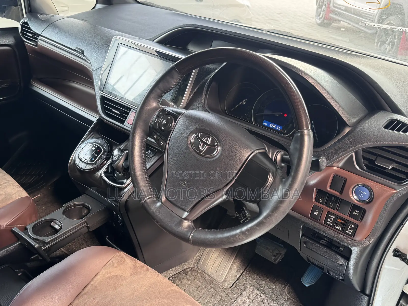 Toyota Esquire 2.0 AWD (7 seater) 2019 White