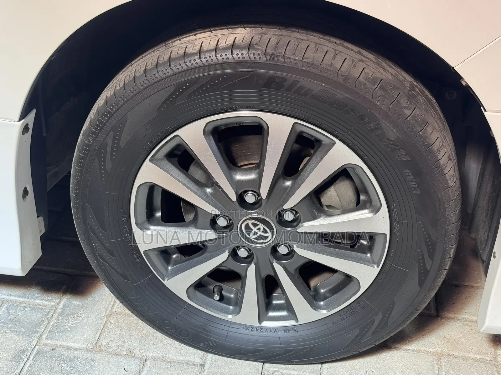 Toyota Esquire 2.0 AWD (7 seater) 2019 White