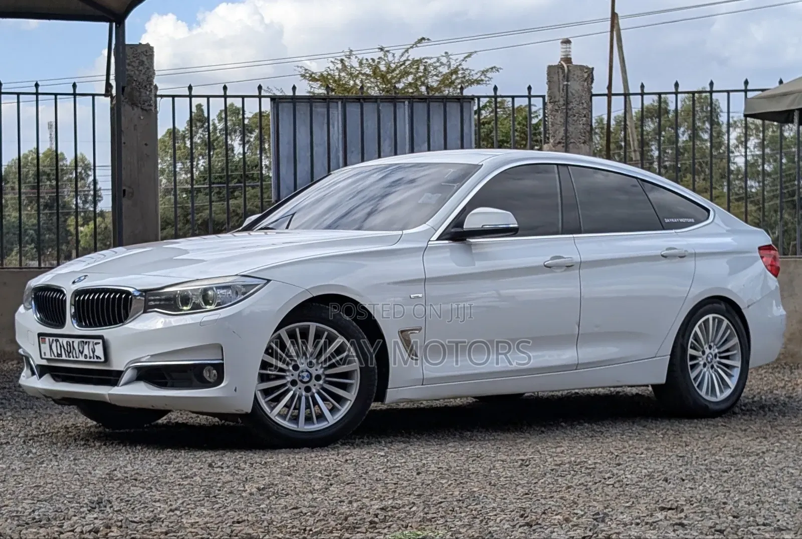 BMW 3 Series 320i RWD 2014 White