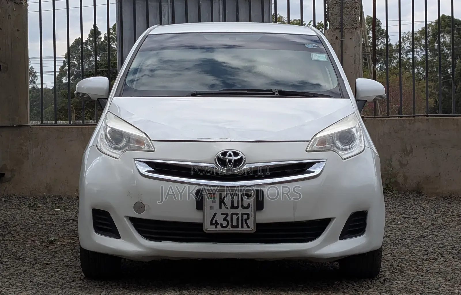 Toyota Ractis 1.5 FWD 2014 White