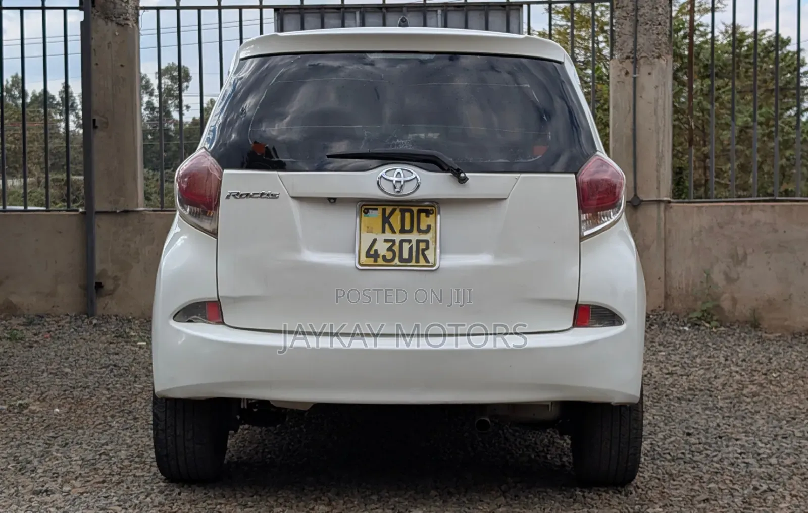 Toyota Ractis 1.5 FWD 2014 White