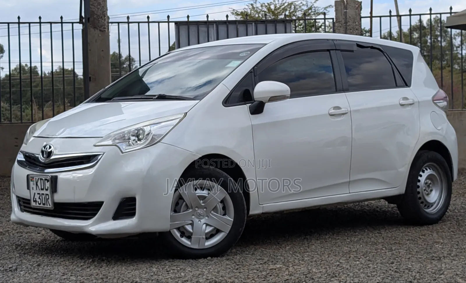 Toyota Ractis 1.5 FWD 2014 White
