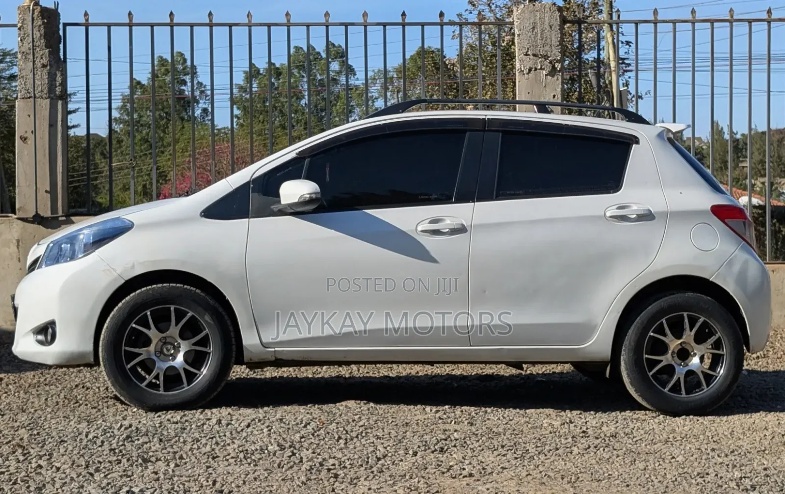Toyota Vitz 1.3 FWD 5dr 2014 Pearl