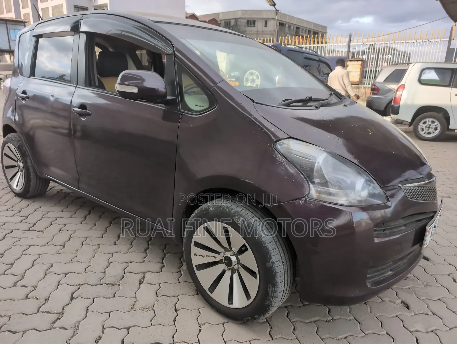 Toyota Ractis 2009 Maroon