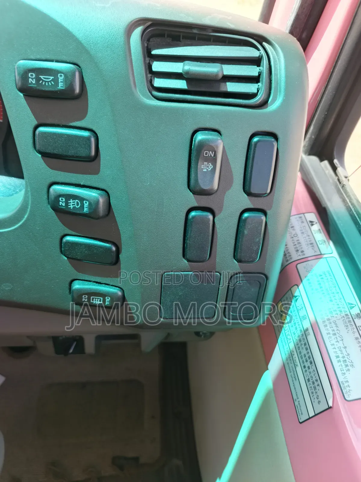 Mitsubishi Fuso Rosa 2020 Pink