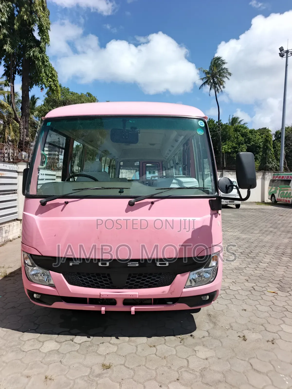 Mitsubishi Fuso Rosa 2020 Pink