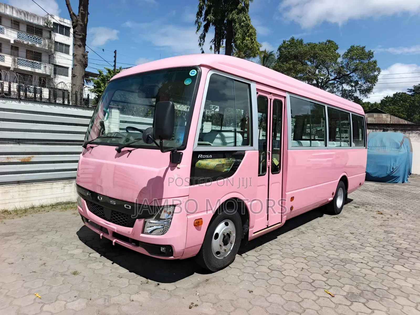 Mitsubishi Fuso Rosa 2020 Pink