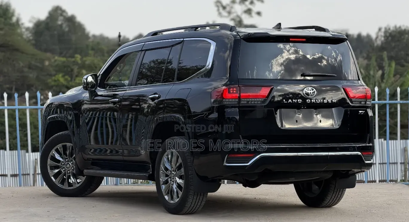 Toyota Land Cruiser Prado 2.8 2023 Black