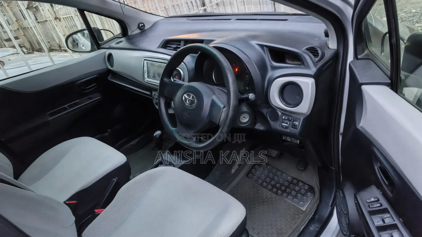 Toyota Vitz 2013 Silver